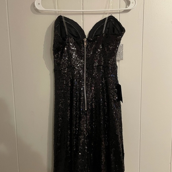 Black Dress - Picture 3 of 6